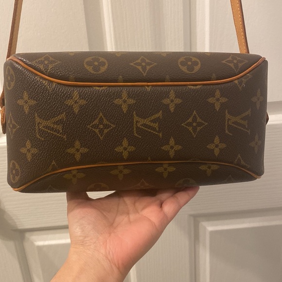 Authentic LOUIS VUITTON Monogram Blois M51221 LV Crossbody Bag Brown Canvas - Picture 3 of 5